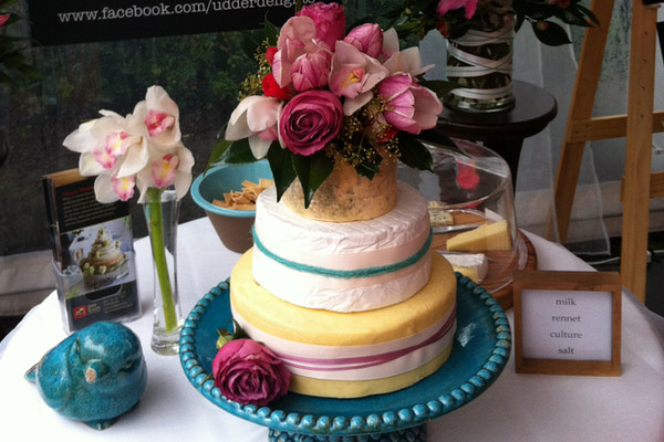 Many couples make a star of vintage, from their outfits to their transport. Now you can add vintage cheddar to the mix, tiered with Brie and fourme d’ambert.  Image; Udder Delights.