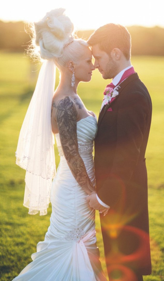 Claire Crowthers loses 38 kilos for her big day (1)