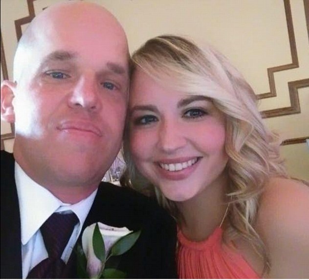 Easy-weddings-donor-romance-4