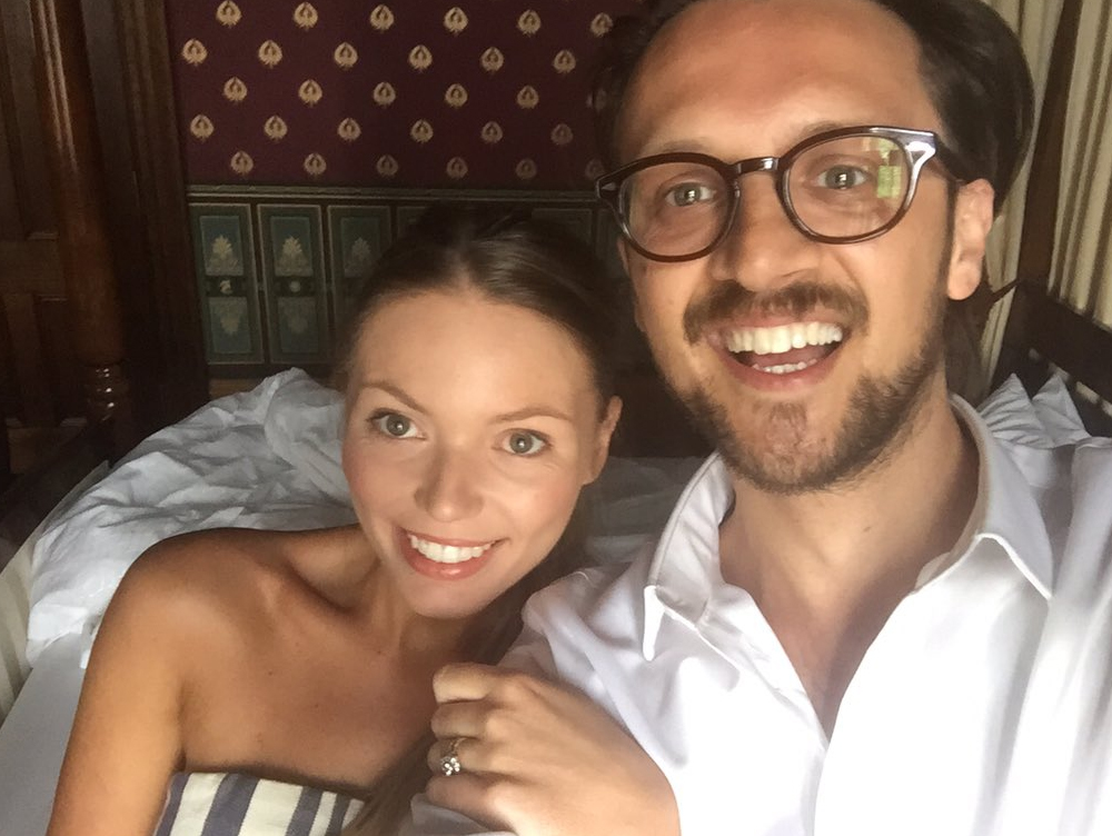 Carli and Ennis had to evactuate their wedding when a bushfire came too close. Image: Ennis Cehic via Twitter