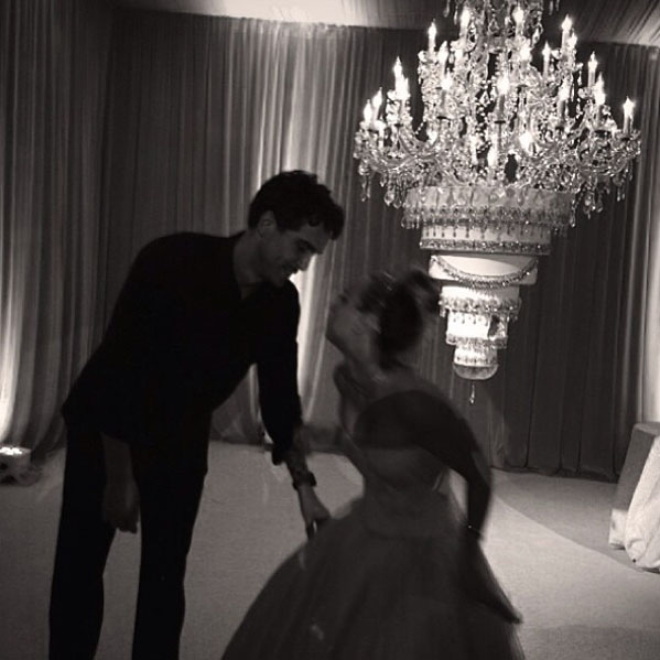 Kaley Cuoco marries in Vera Wang