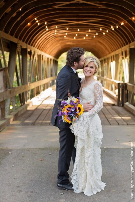 Kelly Clarkson marries