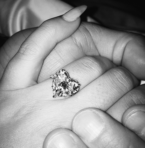 Lady Gaga engaged