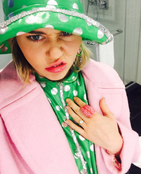 Miley Cyrus posted a bathroom selfie of herself wearing what appears to be her old enagagement ring on her wedding finger. Image Miley Cyrus via Instagram