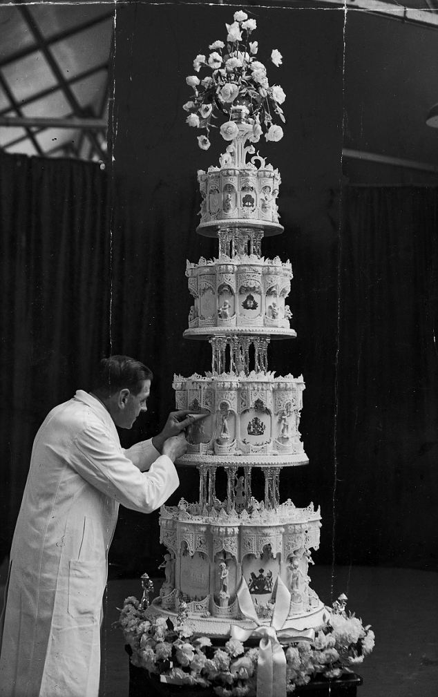 Queen Elizabeth's wedding cake