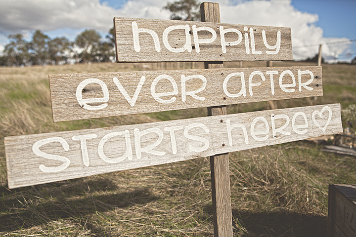 Sign of Love - DIY wedding accessories