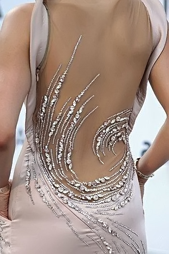 silver-swirls-on-back-of-a-wedding-dress