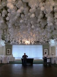 baloons haning at the ceiling in a wedding hall