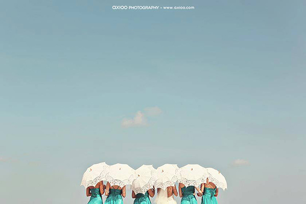 bride and bridesmaids and the sky