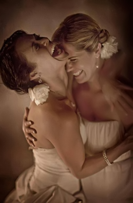 bride and best friend hugging and laughing