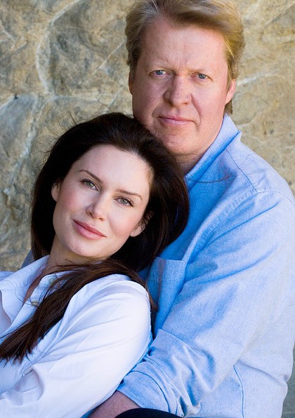 Newlyweds Earl Charles Spencer and Karen Gordon, the new Countess Spencer Newlyweds Earl Charles Spencer and Karen Gordon, the new Countess Spencer