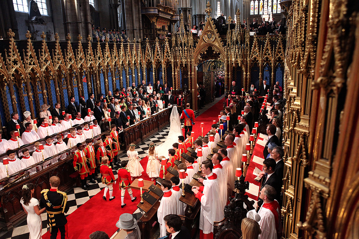 Kate Middleton walks down the very long aisle at Westminster Abbey Kate Middleton walks down the very long aisle at Westminster Abbey