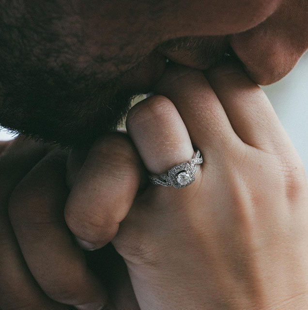 perfect-engagement-selfies