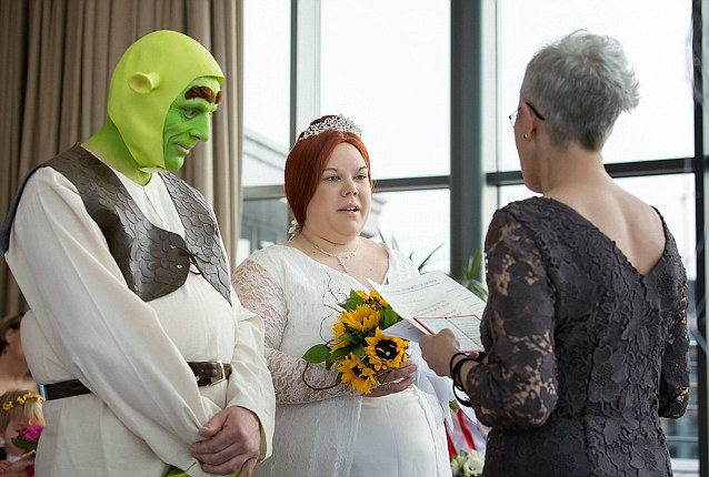 Heidi Coxshall and Paul Bellas dressed as Shrek and Princess Fiona, shortly after their fairytale wedding Heidi Coxshall and Paul Bellas dressed as Shrek and Princess Fiona, shortly after their fairytale wedding