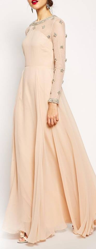 Slimline cream wedding gown