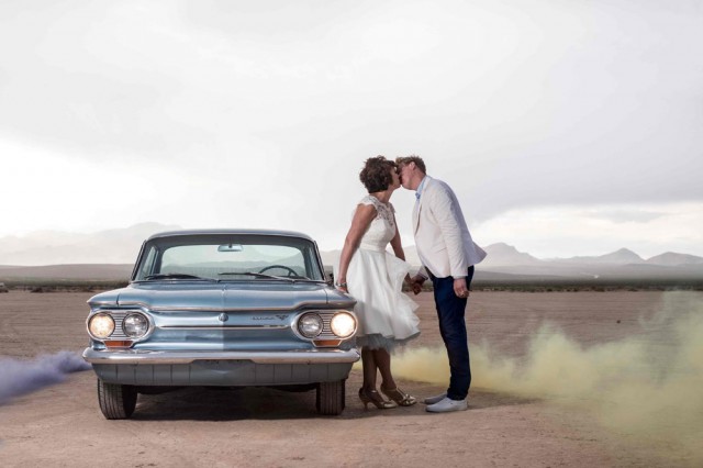 smoke-bomb-at-las-vegas-wedding