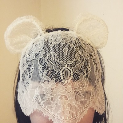 #WeddingFail overly designed headpiece will be turning many heads