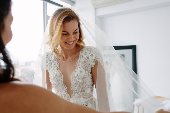 tips for wedding dress shopping